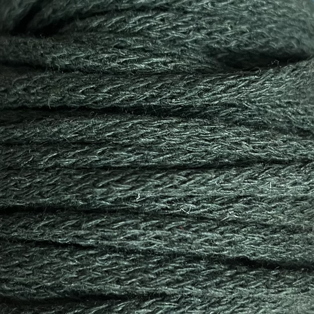 Tmavě zelená 680