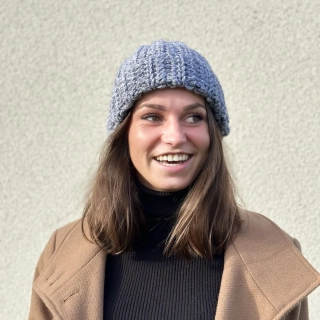 Dámská zimní čepice bílo-černá